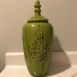 ❤️🌸🐝 NWT Vase/Urn Accent Piece ❤️